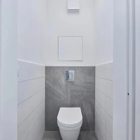 Family House شقة *