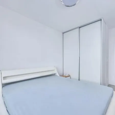 Family House * 니트라
